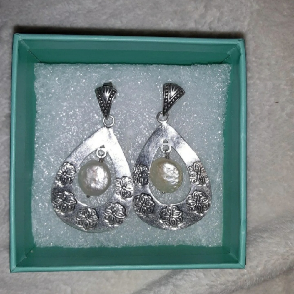Earrings - Picture 3 of 4